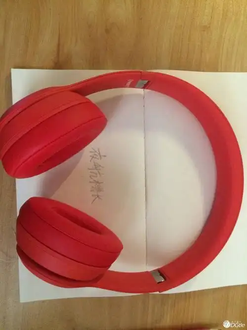 beats solo3 wireless 红色 9成新