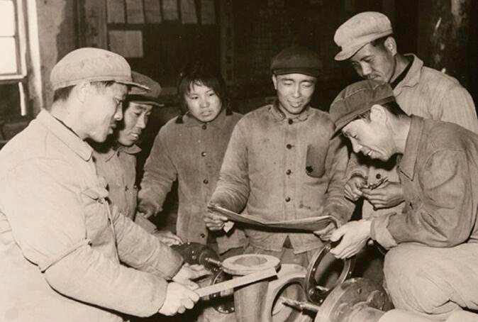 那些年的工人们,罕见工作老照片,勾起那些年的回忆