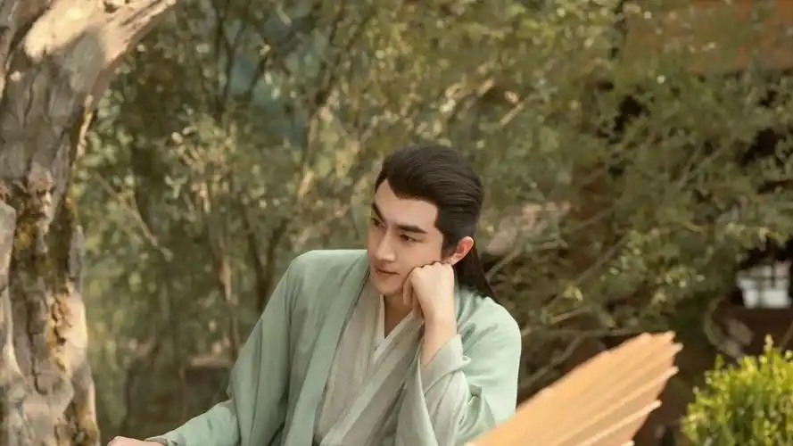 林更新-与凤行一如既往的成为营造苏感的优势