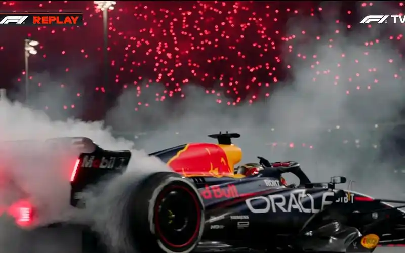 [4k][慢动作]红牛车队维斯塔潘阿布扎比站甜甜圈