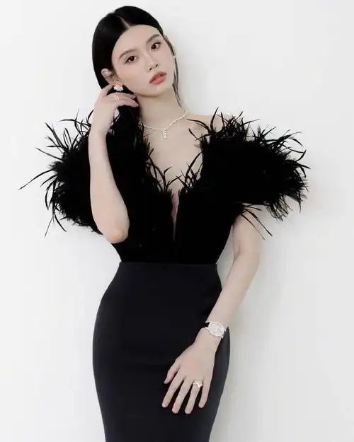 奚梦瑶黑色礼服造型惊艳众人,前男友肖恩奥普瑞还敢再说什么?