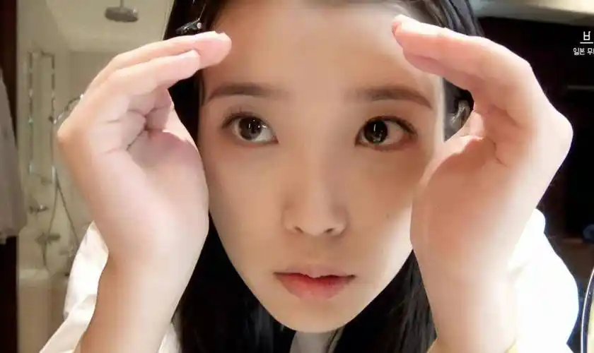 原创刘半夜偷方便面脸上浮肿电影中女神的形象几乎崩溃了