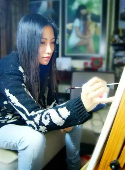 3位美女画家:博士,国画院毕业,小学未毕业,你猜谁的画卖天价