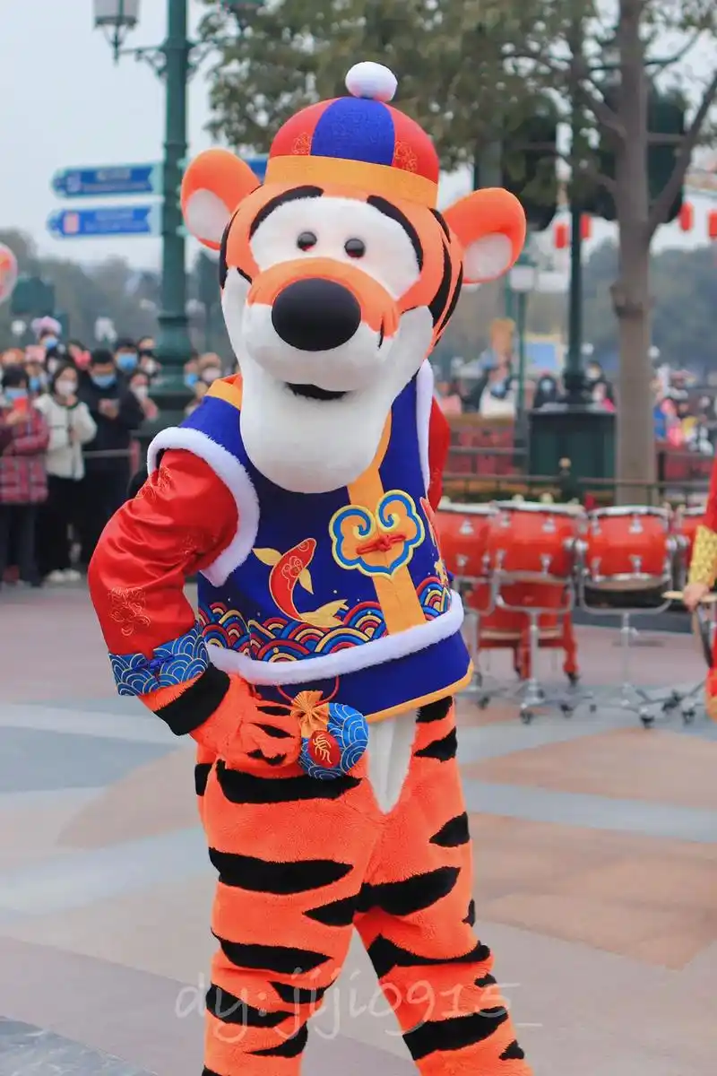 虎员外来啦～ #上海迪士尼 #跳跳虎 #图文来了 #壁纸 - 抖音