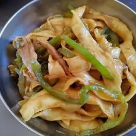 尖椒肉丝炒刀削面