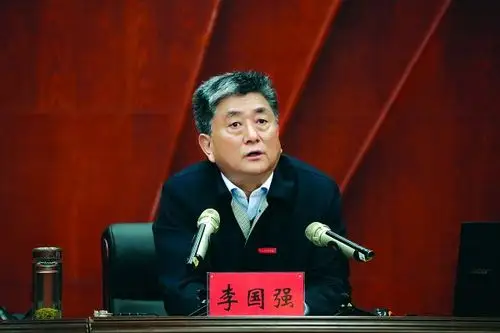 校党委书记李国强为800余名大学生代表讲思政课