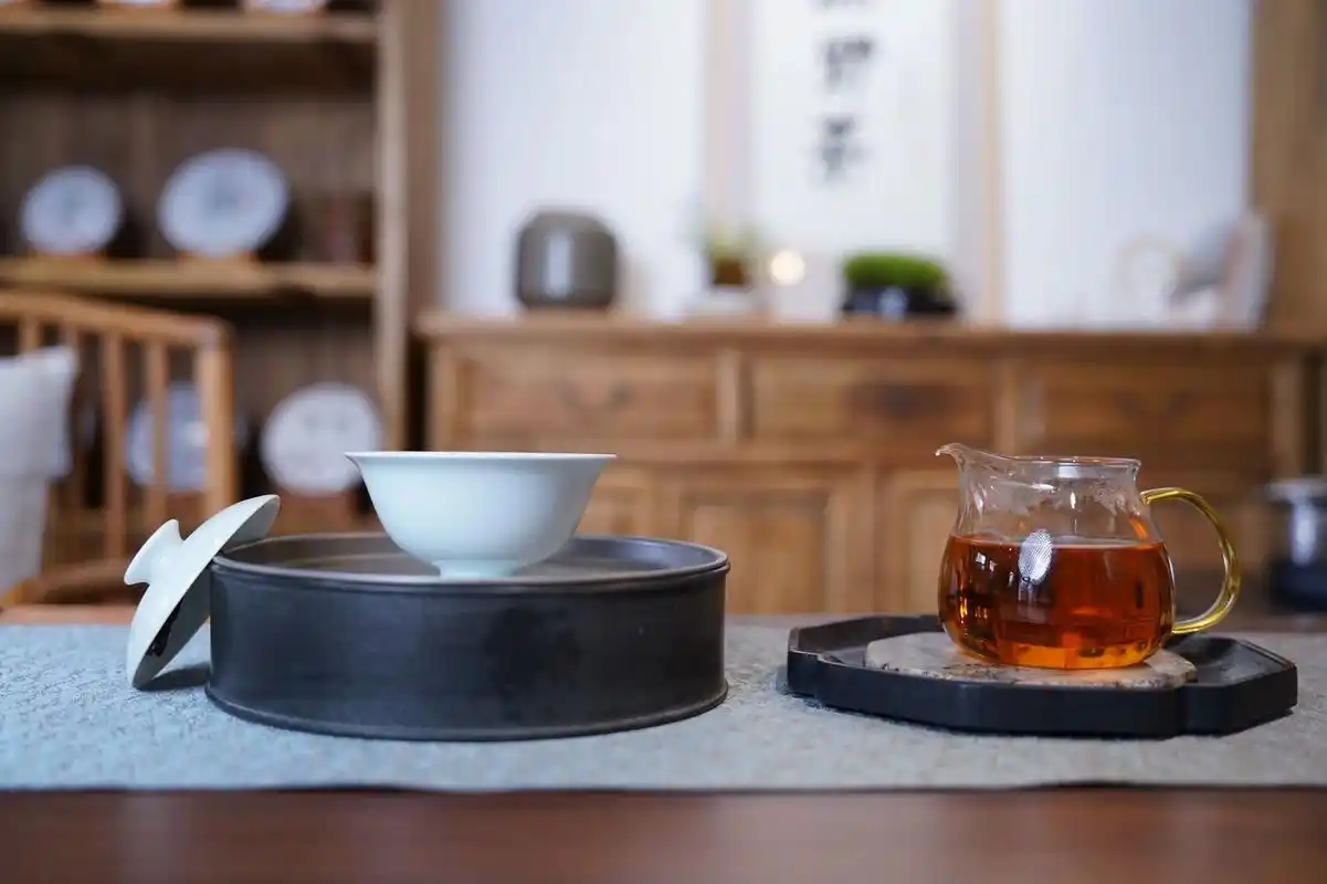 帮大家整理了10条爱茶人必备的感悟型金句,咱们喝茶发朋友圈,1个星期