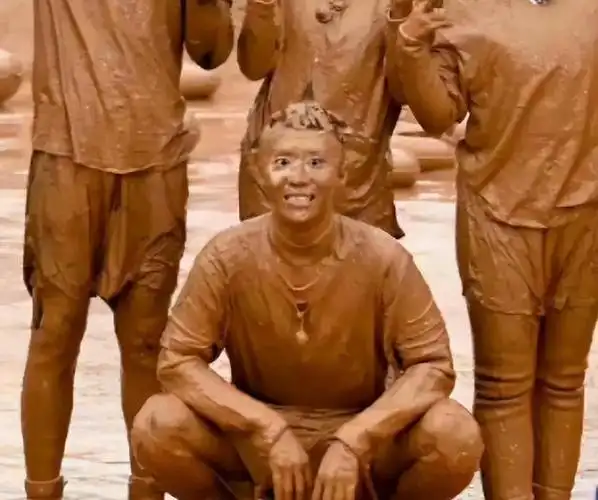 娱乐圈出名的8个"憨厚帅哥",人均800个心眼子没一个是实心的