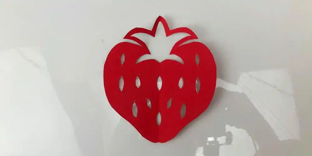 剪纸教程:教你剪草莓,胖乎乎的真可爱,赶紧动手剪一剪吧-网易公开课