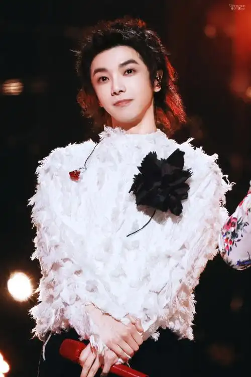 华晨宇加盟季风音乐会