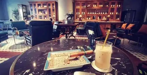 武汉这家复古味十足的威士忌雪茄吧,也许是你梦寐以求的地方-搜狐大视