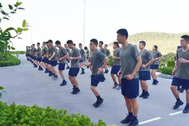 "沉浸式"体验军校学员暑期部队实习生活