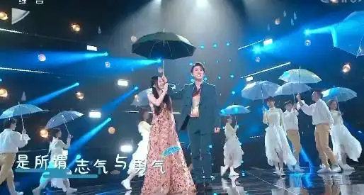 李佳琦追星张韶涵,同台合唱却不敢大声,人间唢呐也会害羞