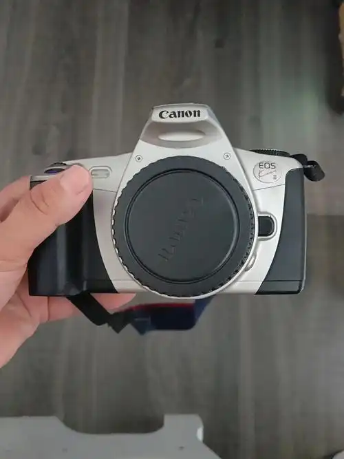 各位摄影大佬请问佳能kiss3多少值得入手啊