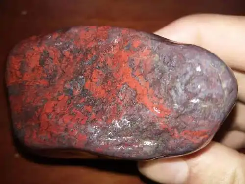 一块鸡血石原石,有懂行的买家没有