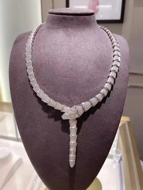 宝格丽大蛇满钻项链最爱