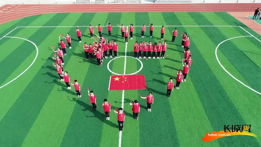 学生摆出"十一"字样喜迎国庆.