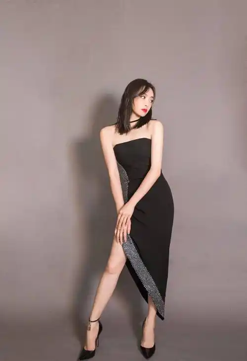 女强人,还是时尚佼佼者,孟晚舟简直是职场穿搭教科书_黑色_气质_大衣