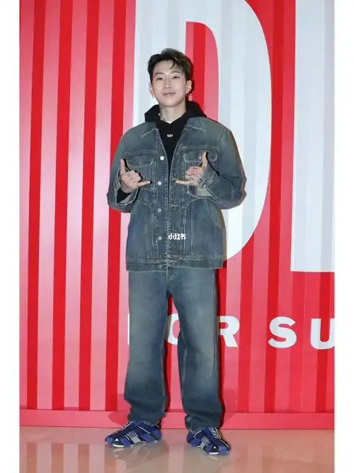 朴宰范活动穿搭