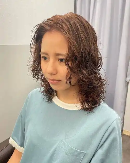 头发细软少,就选全头卷烫发,显发量又洋气_发型_卷发_棕色