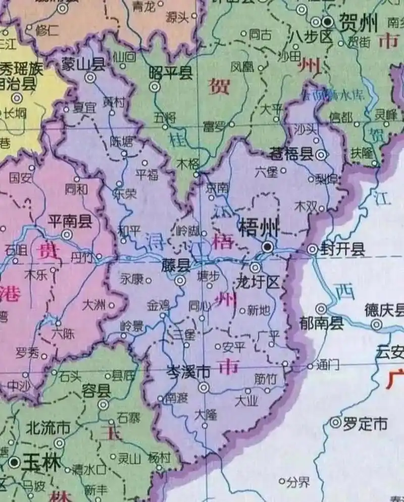 广西梧州自古以来就是广西比较穷的地方,作为两广的分界线,梧州处于三