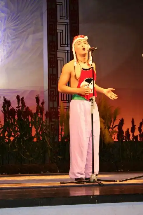 图:"刘老根大舞台"剧照—王金龙,洋洋