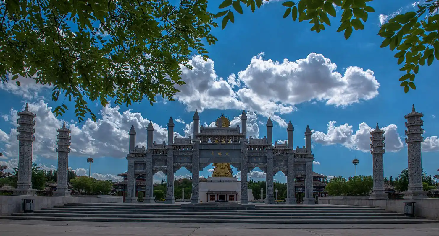 作为一个旅游自媒体,看到甘肃张掖山丹大佛寺着火的消息,真的让人挺