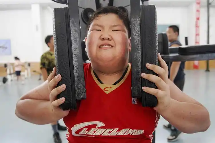 肥胖对青少年儿童的成长发育造成严重的多重影响.