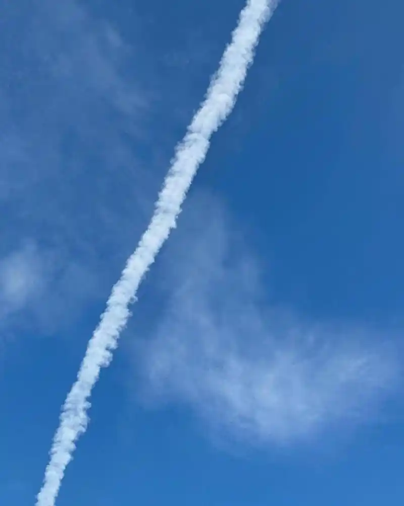 42岁宋慧乔幽默表情"魅力十足" 42岁的韩国女星宋慧乔在海边度假时晒