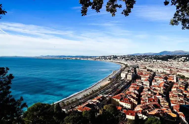 天使湾是地中海在法国尼斯的标志性海湾,日出日落,兰天碧水,心旷神怡!