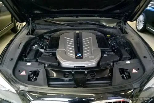 宝马7系(进口)发动机舱