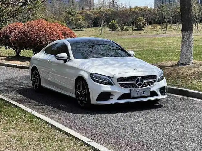 出21年42000公里的奔驰c260双门轿跑