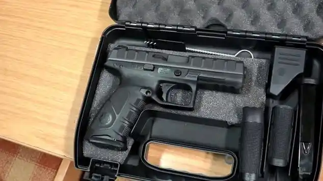 伯莱塔apx半自动手枪户外靶场射击测试性能可靠没得说