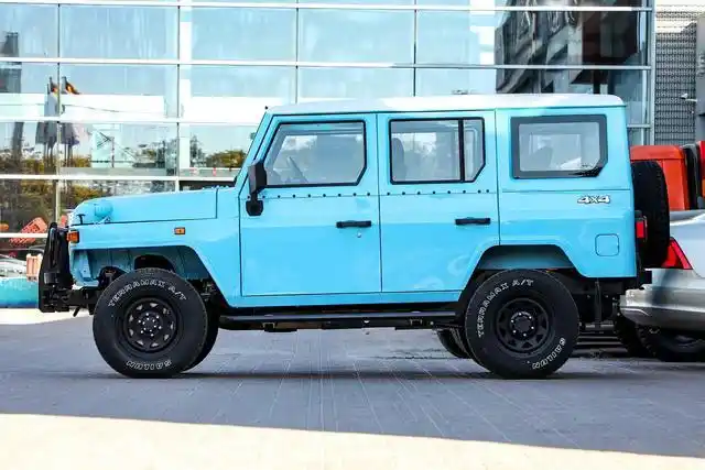 喜欢越野车,口袋里的钱不多,可以看看北汽bj212,价格低性能好