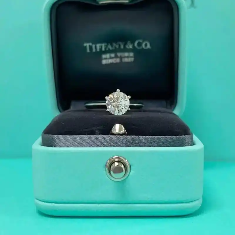 蒂芙尼钻戒