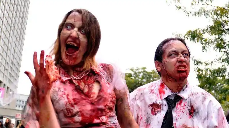 如果有一天发生僵尸大爆发,人类该如何生存下来?