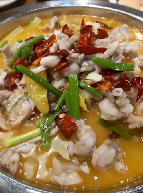 2022小叫天泡椒活田鸡(广达路店)美食餐厅,泡椒田鸡好吃!好吃!皮蛋拌.