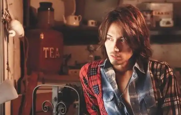 言承旭小时候家里很穷,过得紧巴巴的,这事儿他一直都记得很清楚.