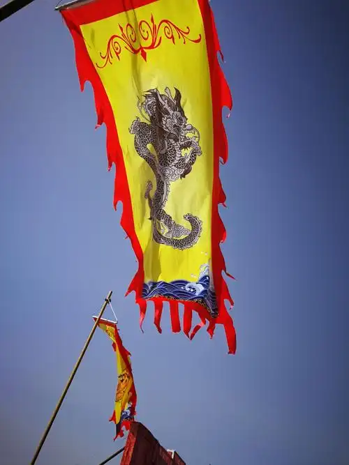 幡旗猎猎 迎风飘扬