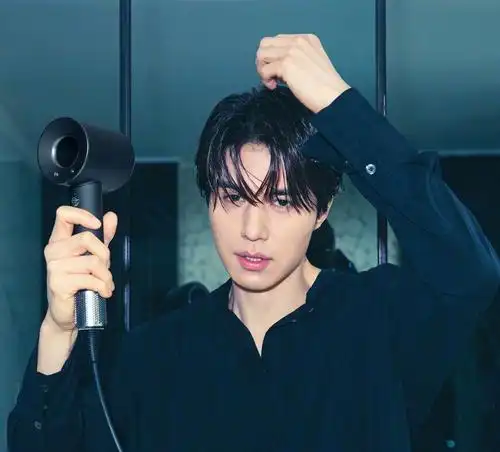 李栋旭与金高银合作综艺,题材新颖,新作搭档韩志旼路透照很帅气_高清