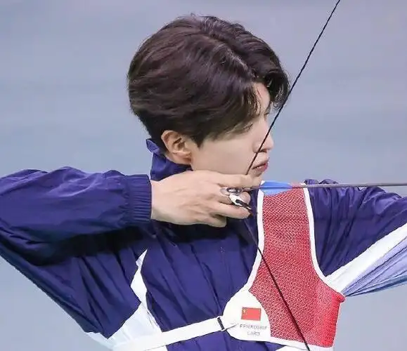 他还有很多别的才艺,但令人没想到的是,范丞丞的运动细胞也很厉害,在