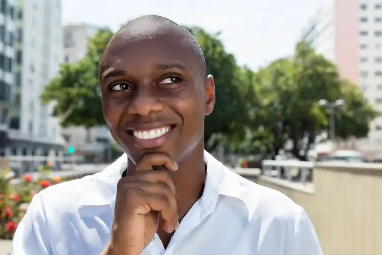 你觉得非洲人穿白衬衫是怎样的体验?