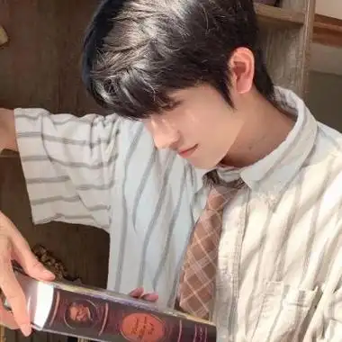 笑起来巨帅的精致男生头像