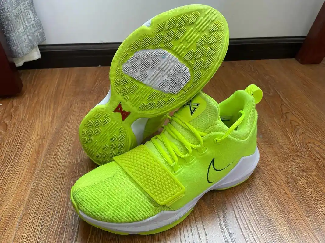 保罗乔治1代 荧光绿配 44码.1099顺丰包邮!鞋子整体9 - 抖音