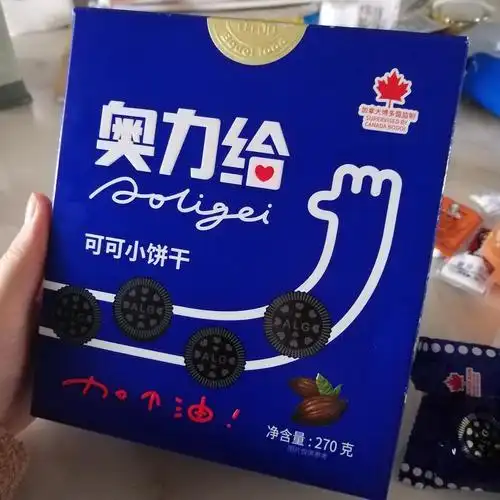 就是没有夹心的奥利奥饼干.我看了配料表也是一模一样.