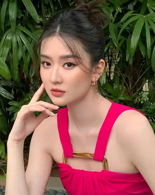 乔欣海边红裙写真,美艳大气,身姿婀娜曼妙,楚楚动人!_高清图集_新浪网