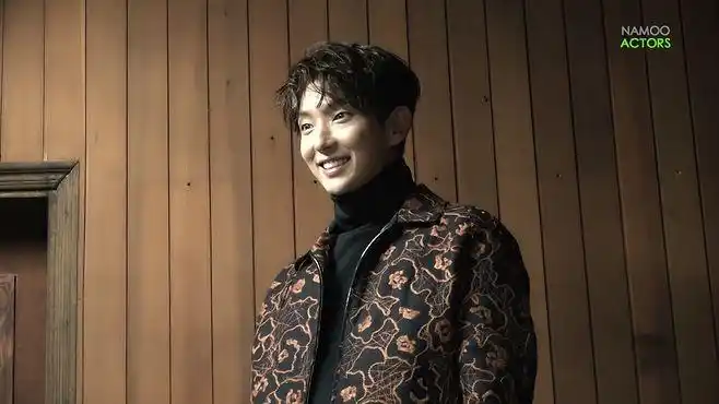 08╬【李准基】时尚芭莎拍摄花絮截图_看图_李俊基吧_百度贴吧