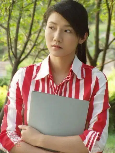 "童年女神"王黎雯,当红时嫁杨烁生一儿一女,幸福背后有泪水 - 知乎