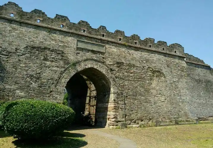 衢州古城墙,巍巍礼贤门