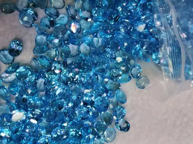 天然瑞士托帕石戒面裸石多尺寸批量托帕石裸石厂家批发净体托帕石